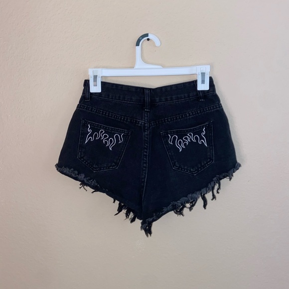Flamed back pockets denim shorts Purest y2k vibes black high waisted bottoms - Picture 2 of 13